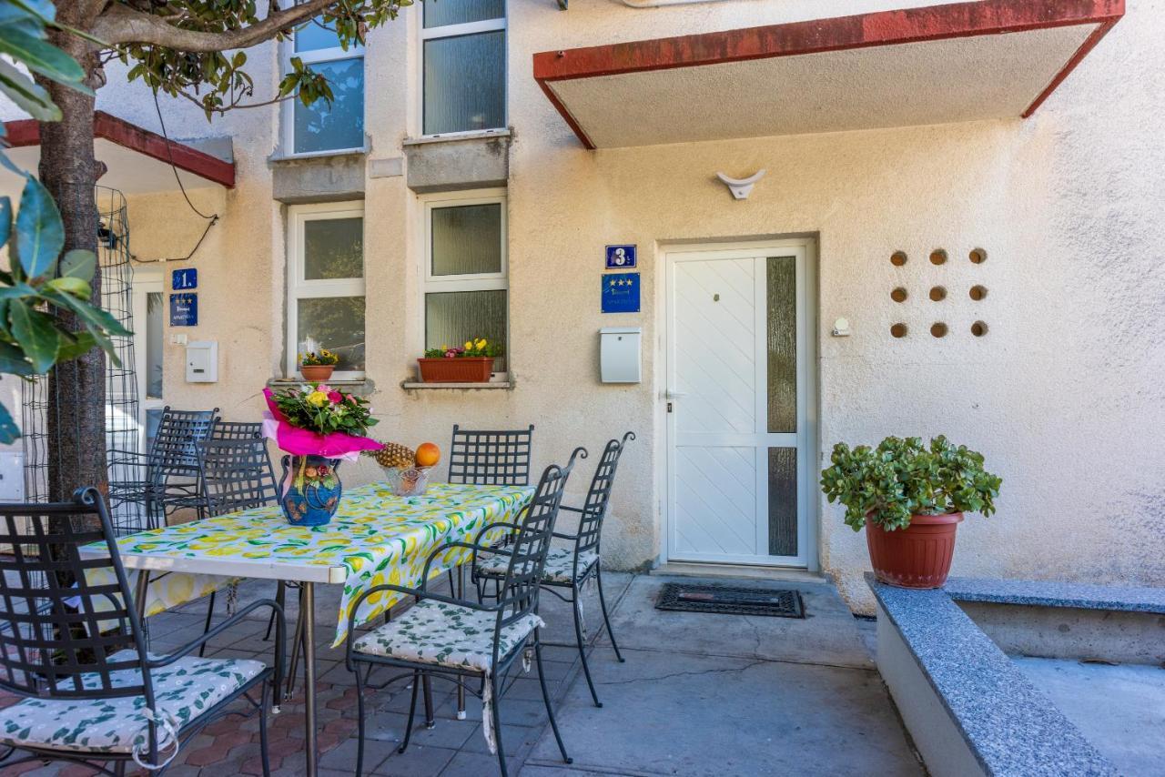 Apartment Mira "Pet Friendly" Crikvenica Kültér fotó